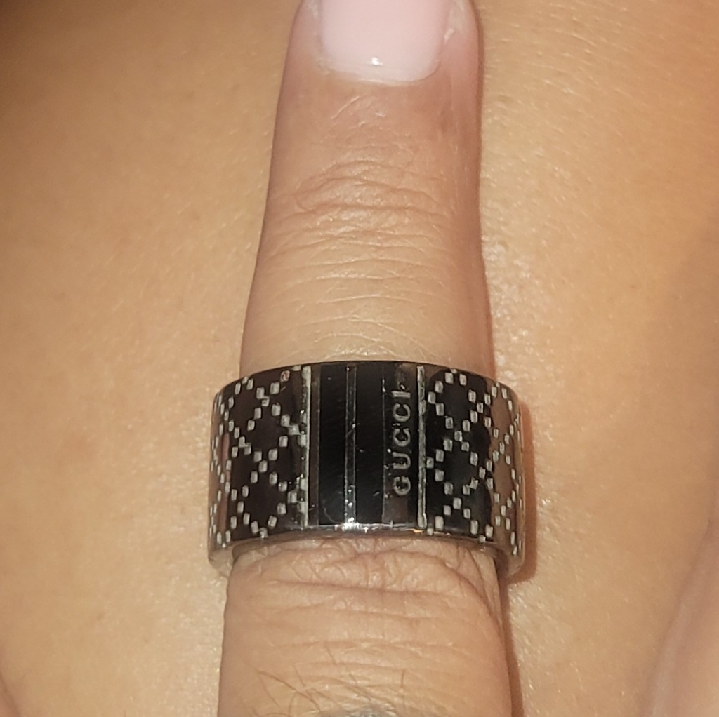 Gucci Ring.